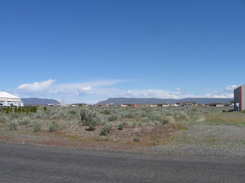 307 Airport Wy - Photo 1