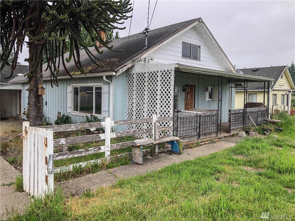 411 6th St - Photo 1