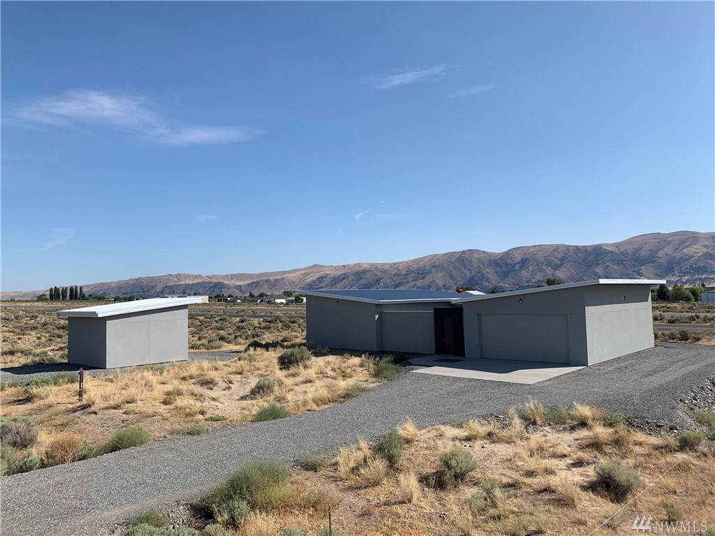 439 Airport Wy - Photo 1