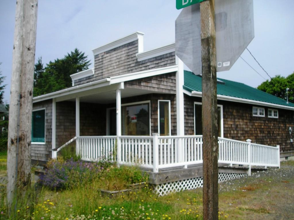 1311 Bay Ave - Photo 1