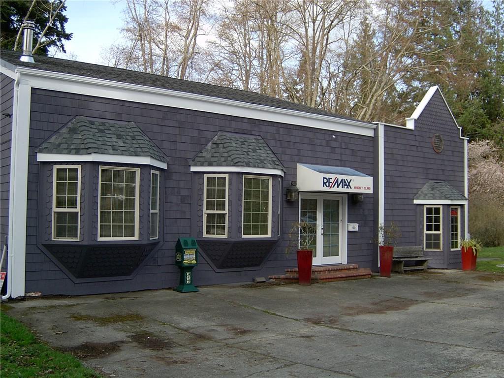 914 Third St - Photo 1