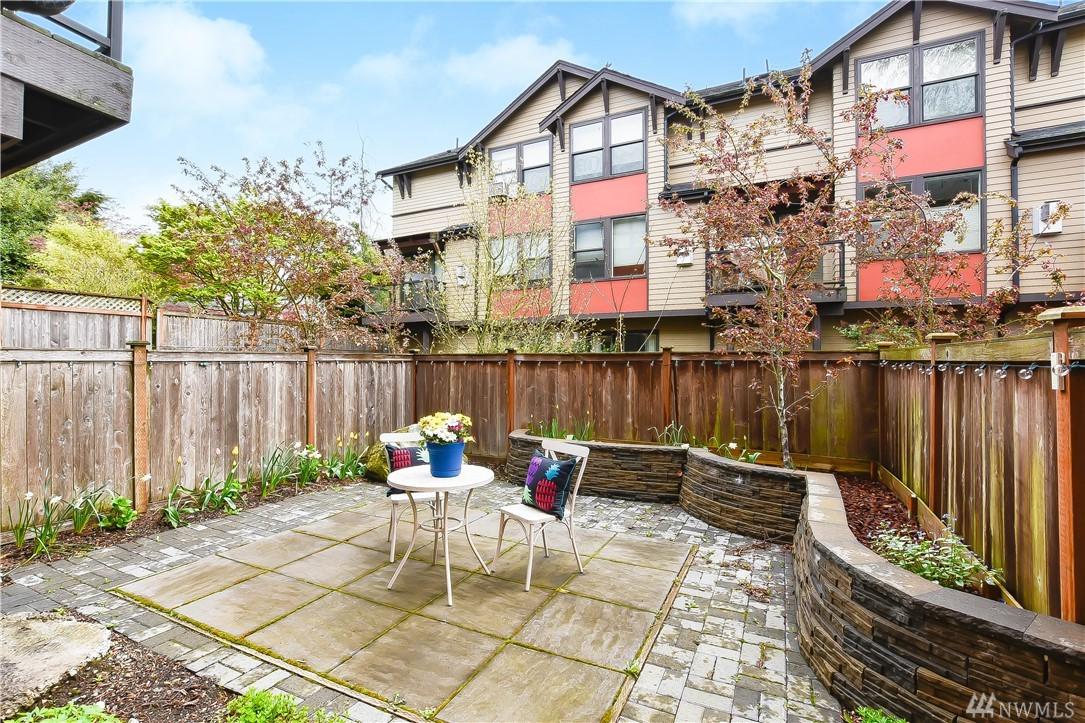 1412 67 St - Photo 1