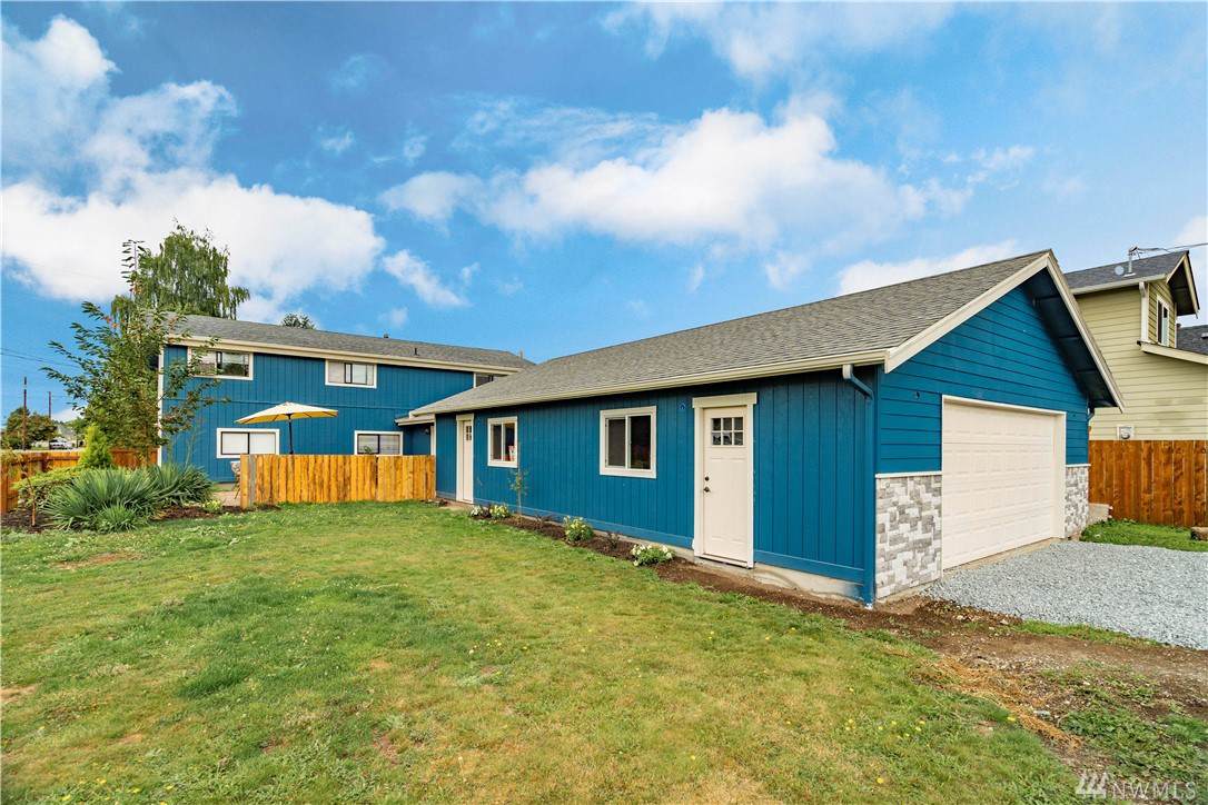 1070 Mason Ave - Photo 1