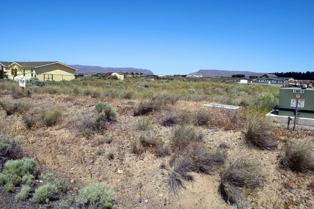 428 Airport Wy - Photo 1