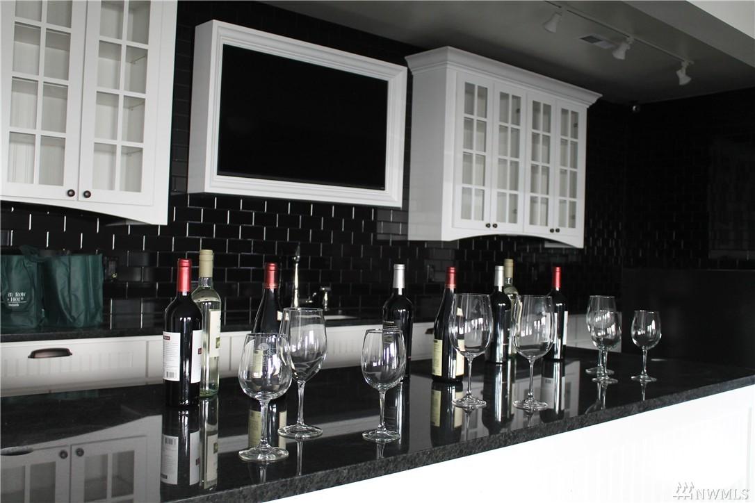 33 Green Ave - Photo 1