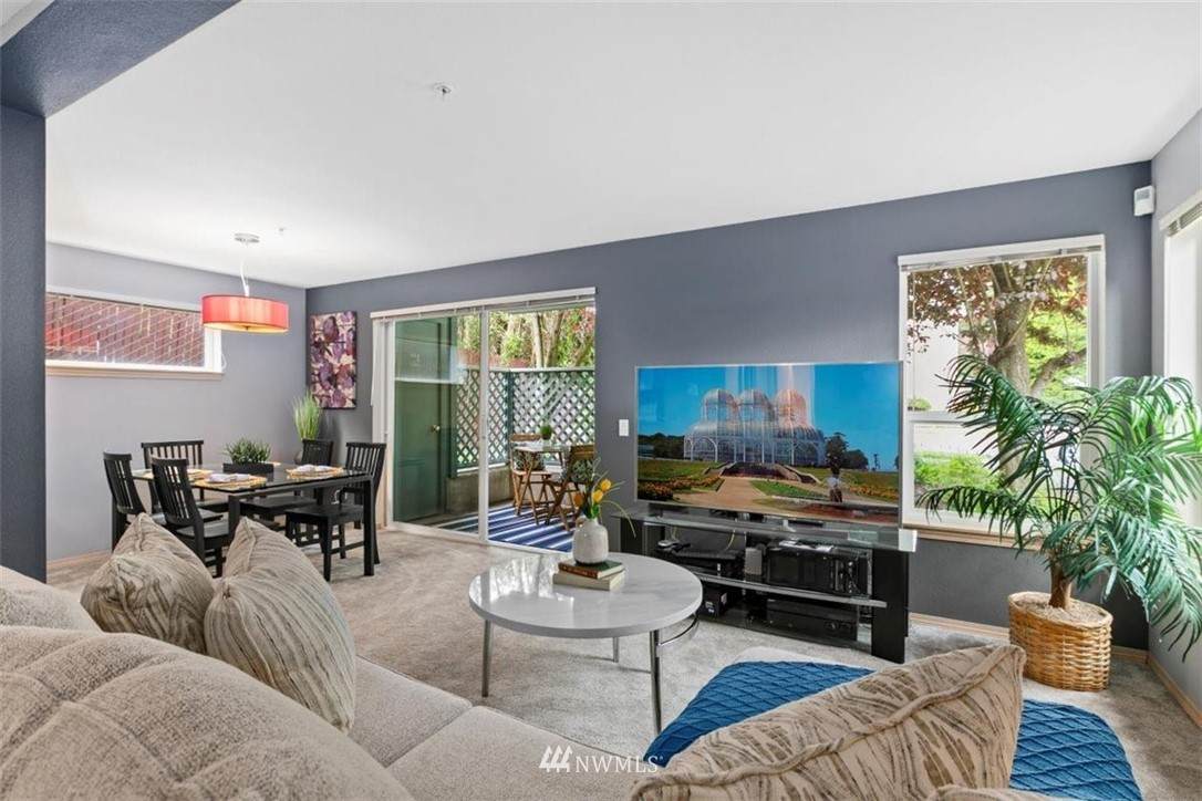 9242 Woodlawn Avenue - Photo 1