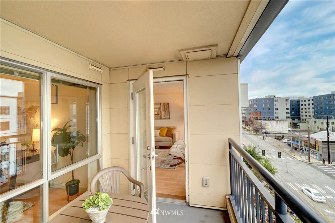 321 10th Avenue - Photo 1