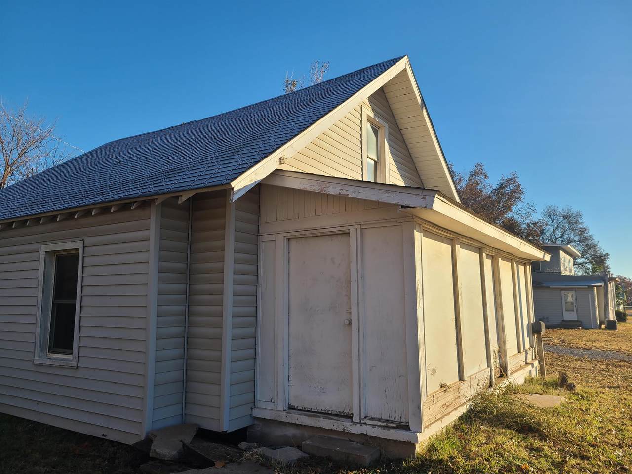 1610 Garriott Rd - Photo 1
