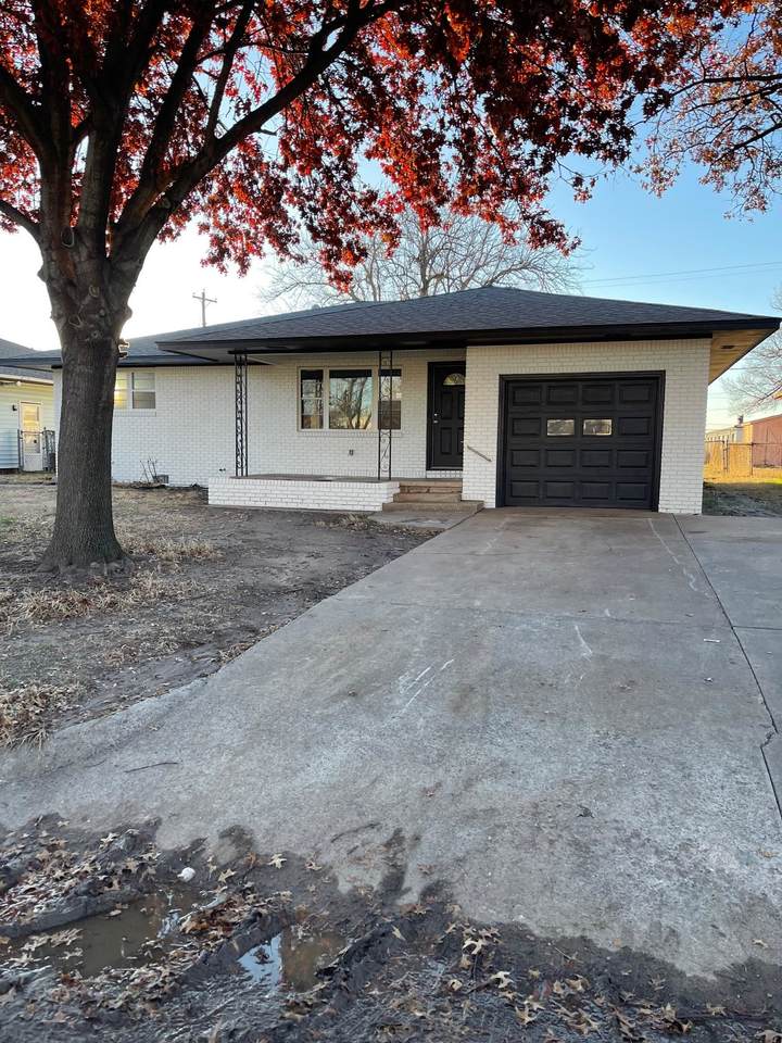 1902 Quincy St - Photo 1