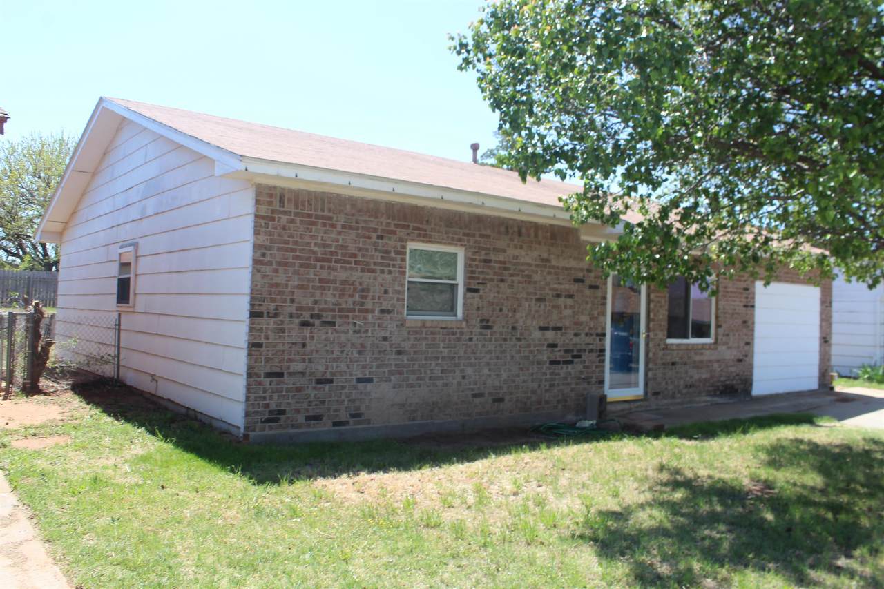 2411 Highland Dr - Photo 1