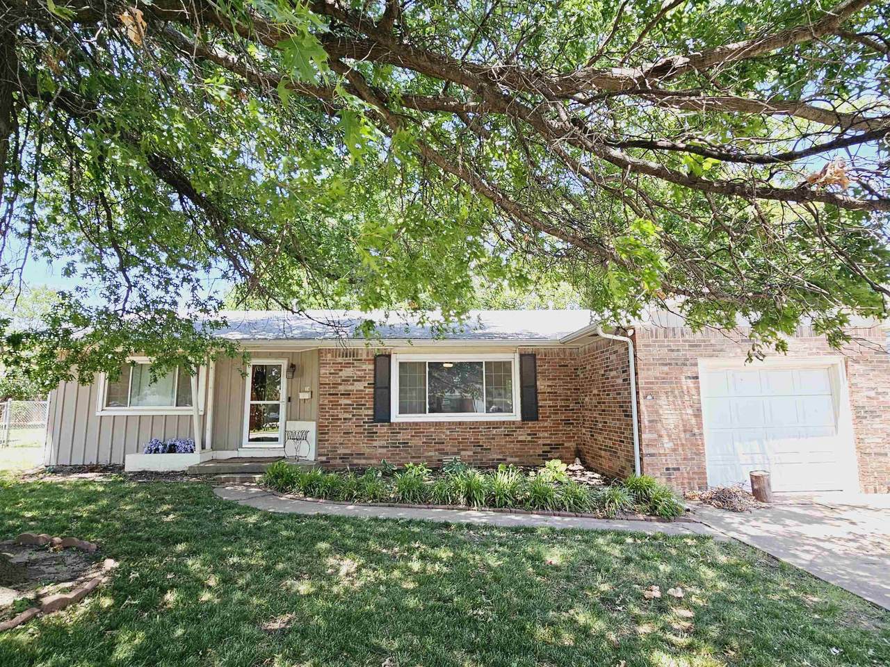1514 Johnson - Photo 1