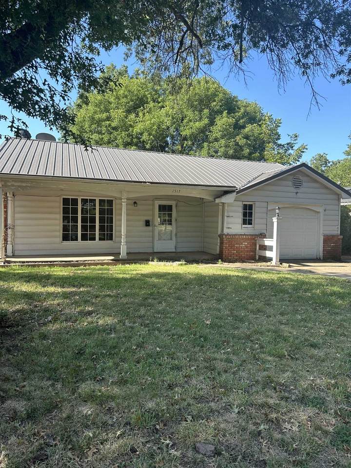 1517 Thompson Ave - Photo 1