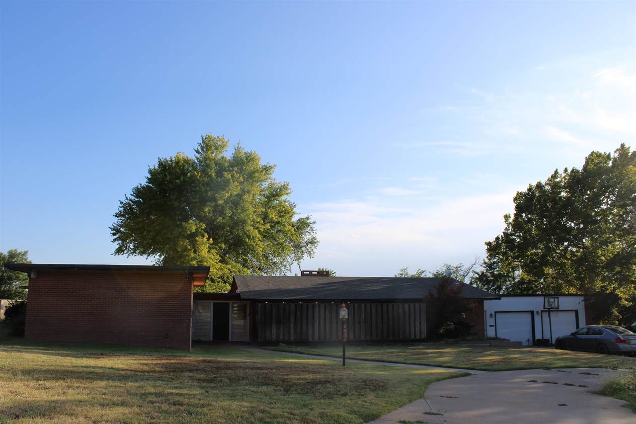2835 Highland Dr - Photo 1