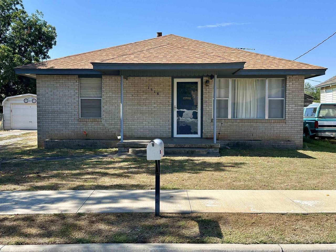 1518 Kennedy St - Photo 1