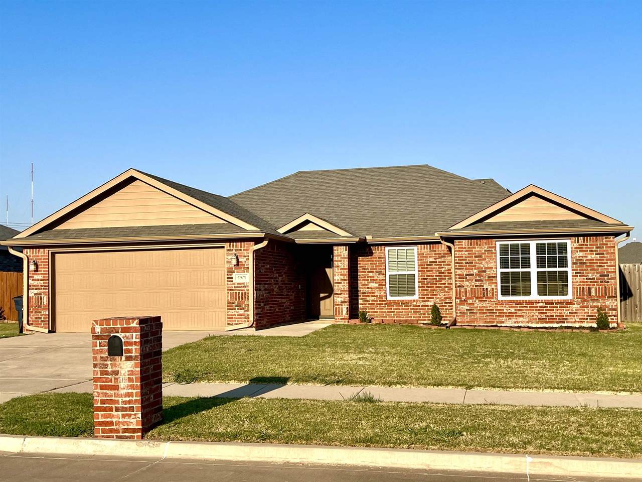 3915 Plantation Dr - Photo 1