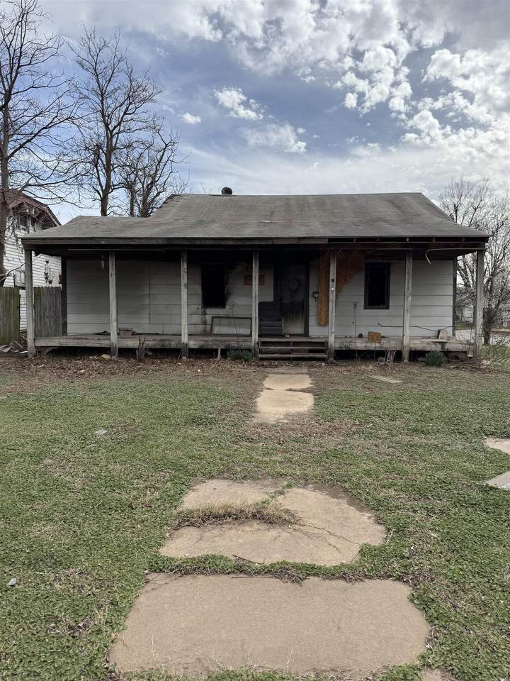 2021 Cherokee Ave - Photo 1