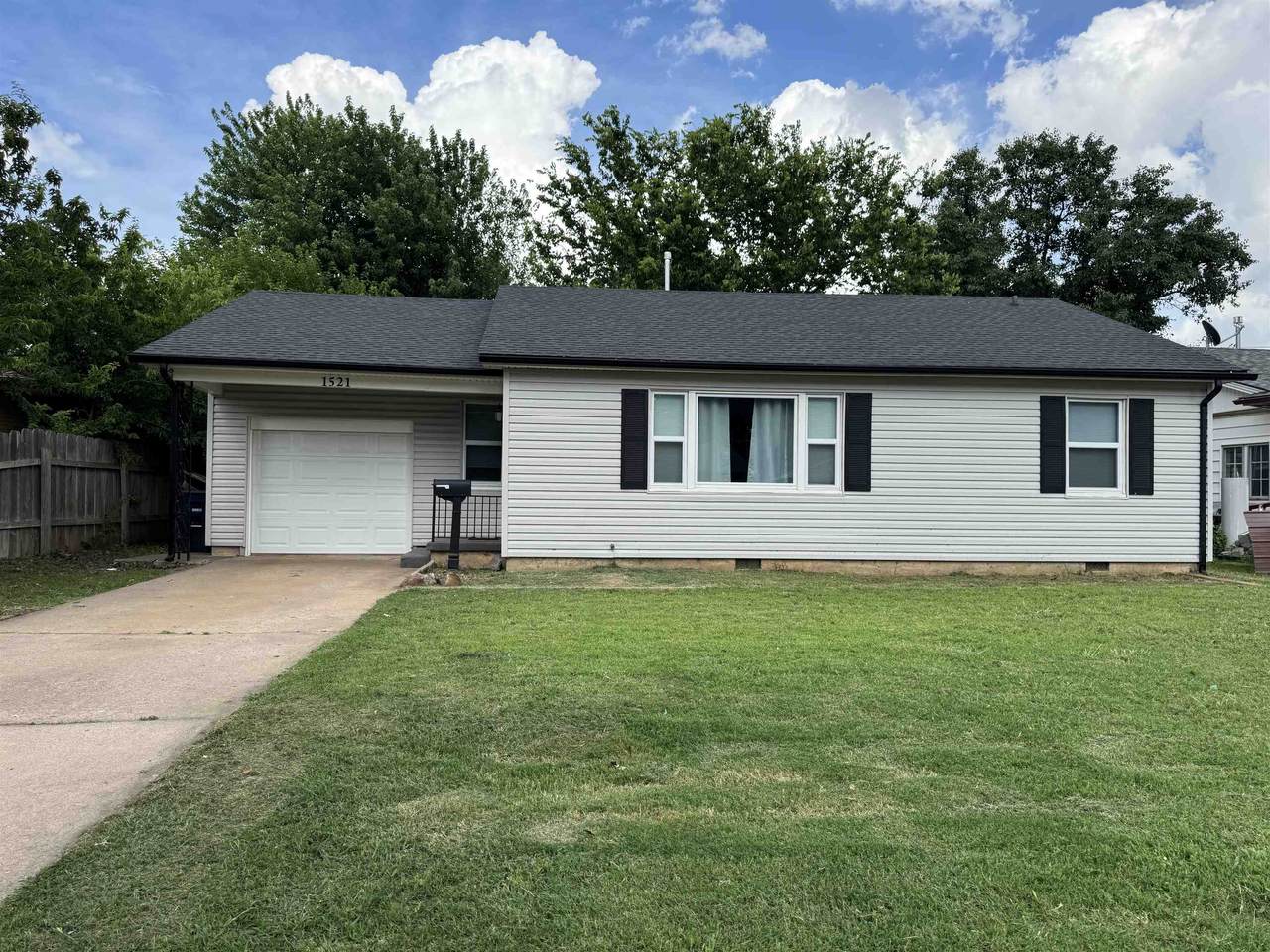 1521 Pawnee St - Photo 1