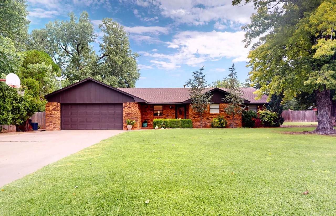 4920 Pleasant View - Photo 1