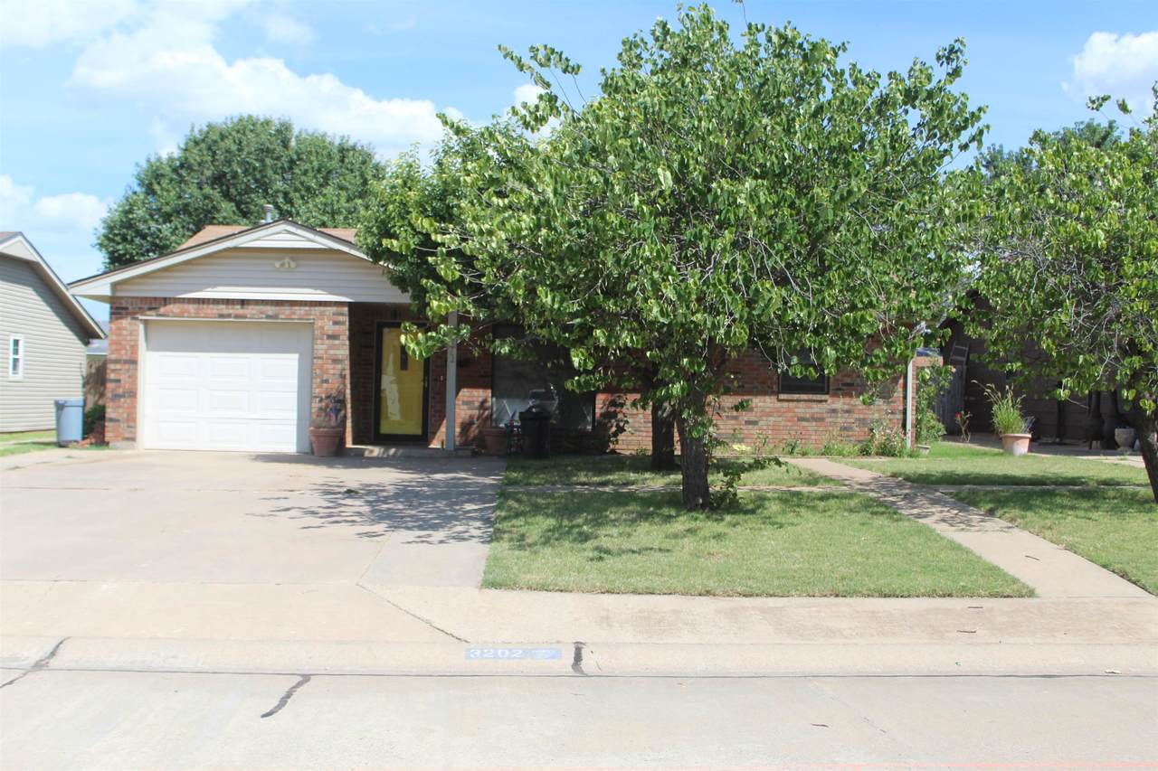 3202 Bent Creek Dr - Photo 1