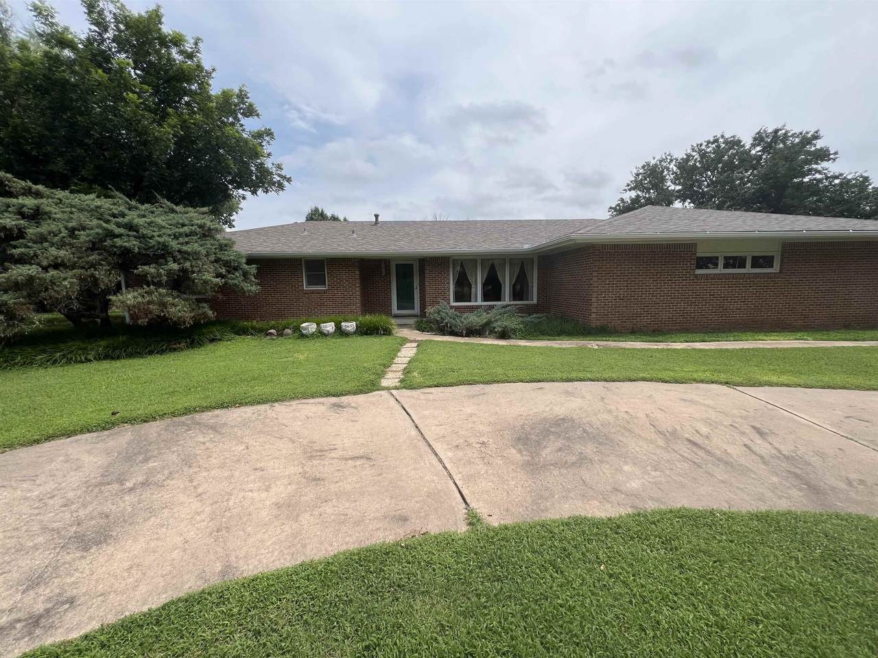 2001 Southgate Rd - Photo 1