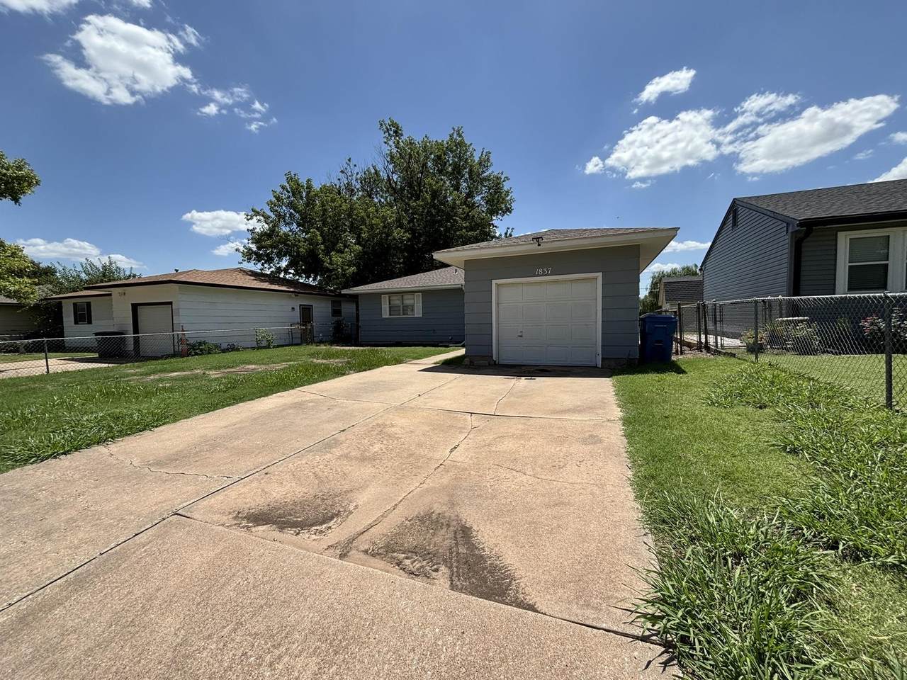 1837 Ash Ave - Photo 1
