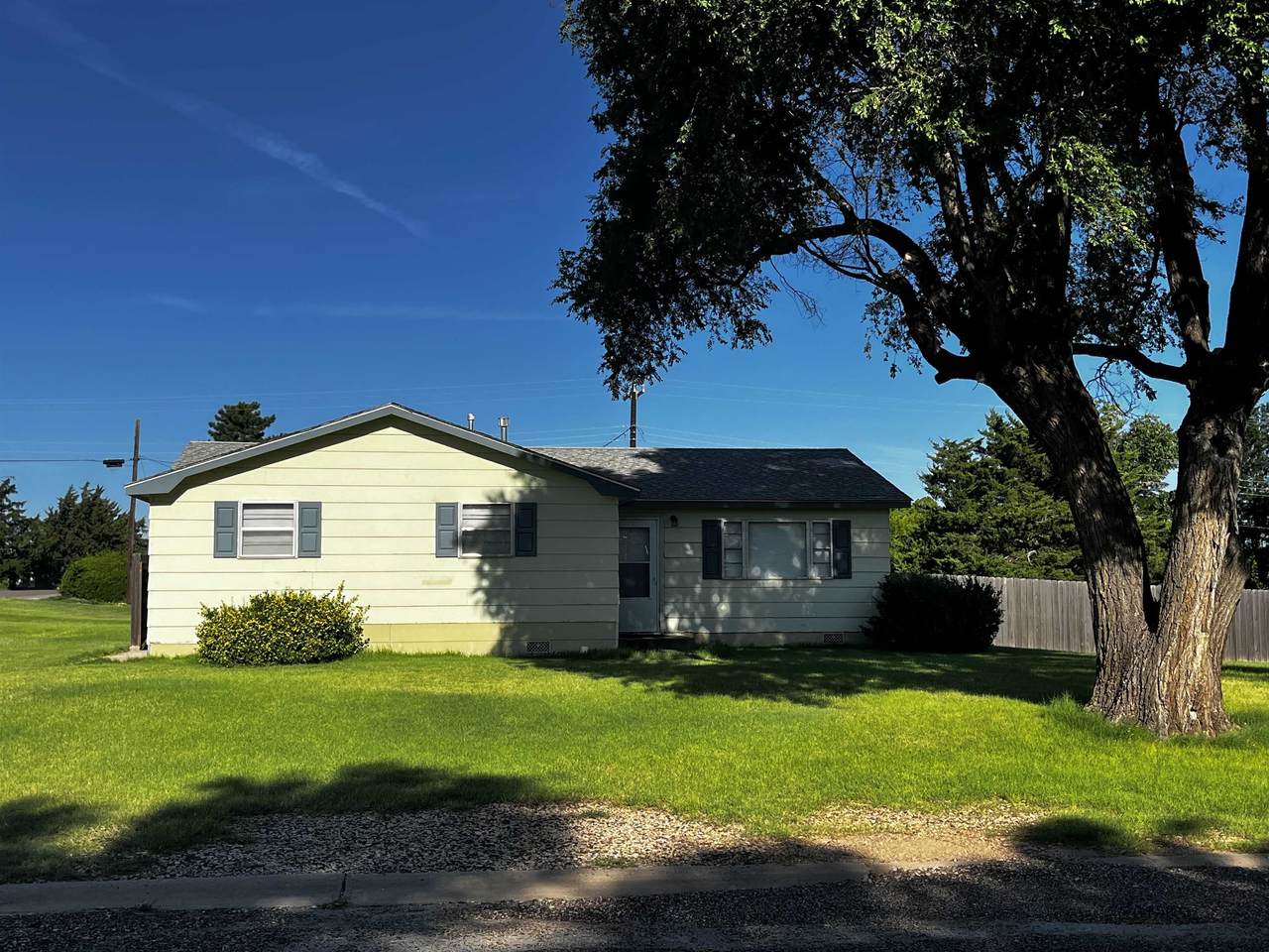 423 Avenue L - Photo 1