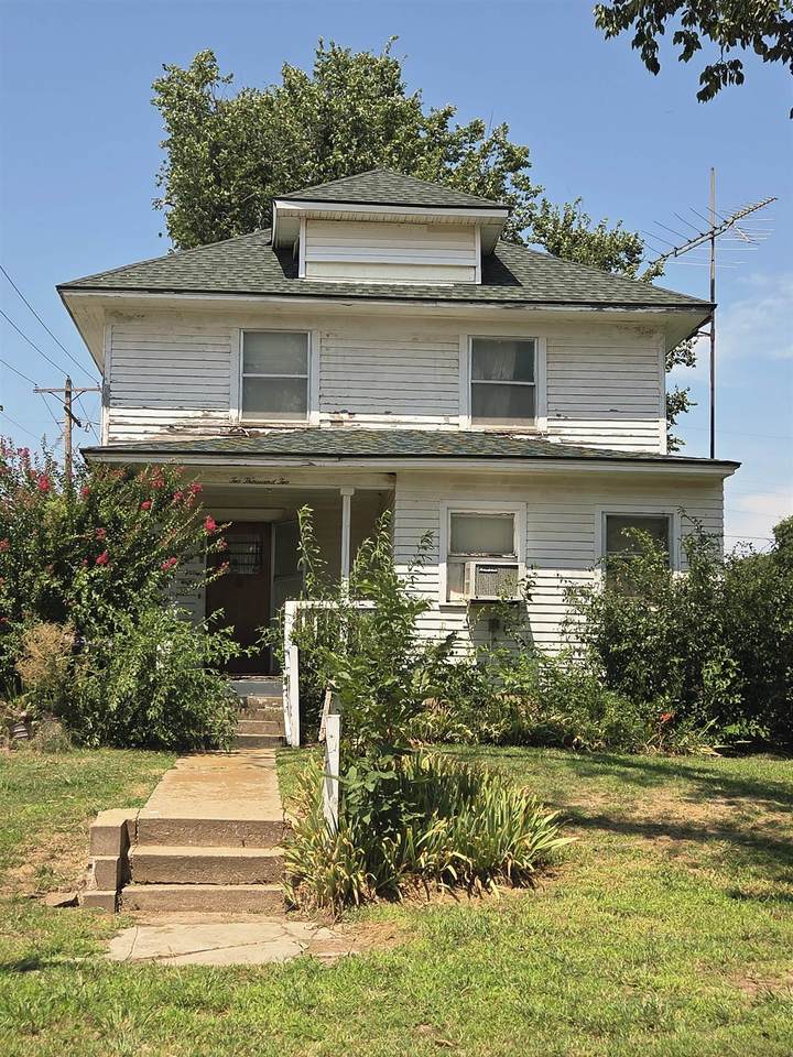 2002 Elm - Photo 1