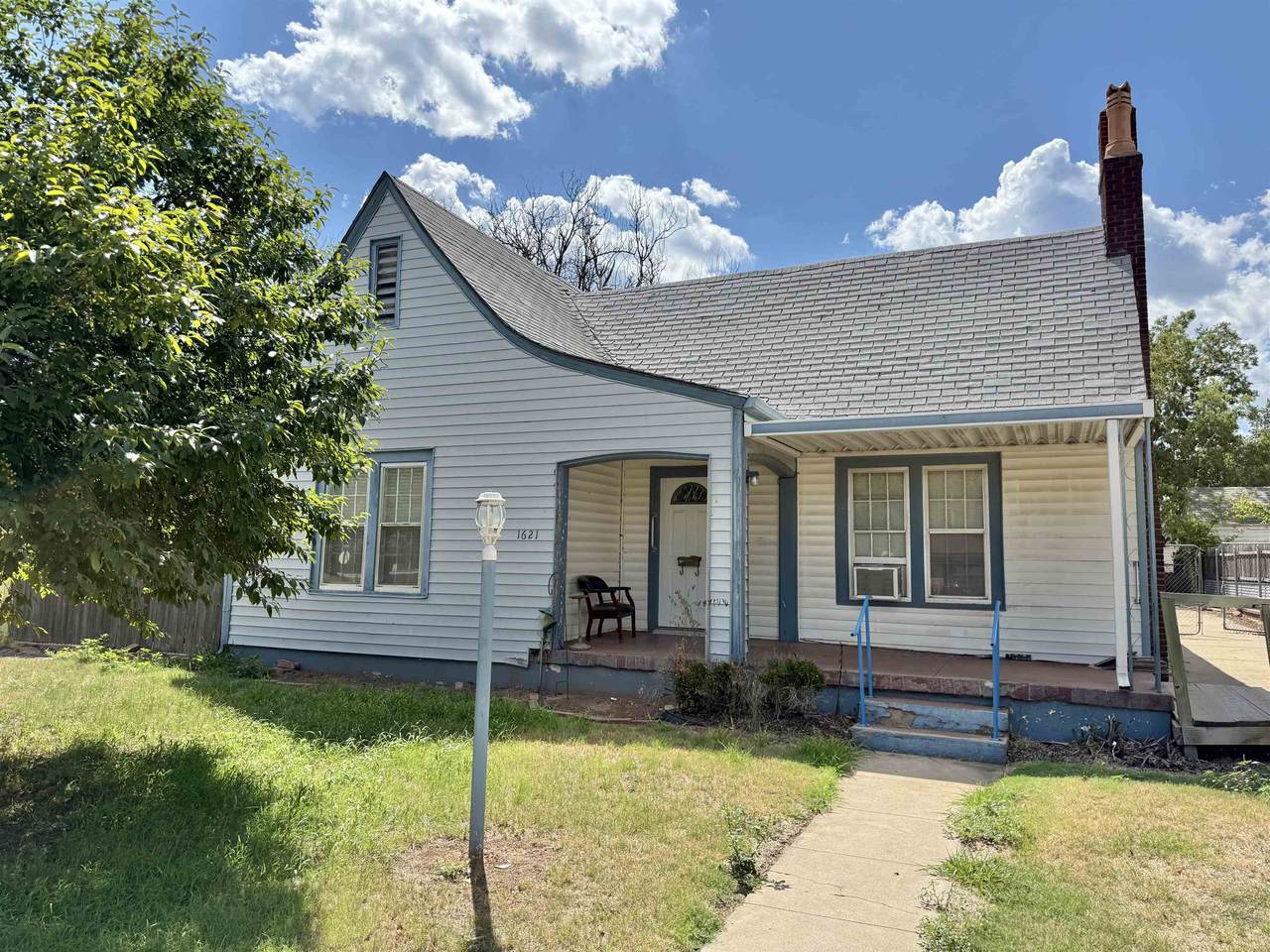 1621 8th St - Photo 1