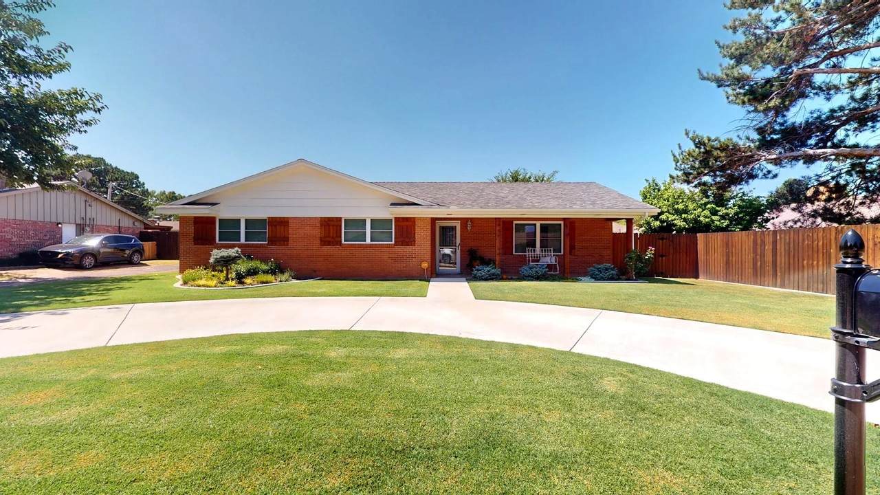 1911 Broadmoor Dr - Photo 1