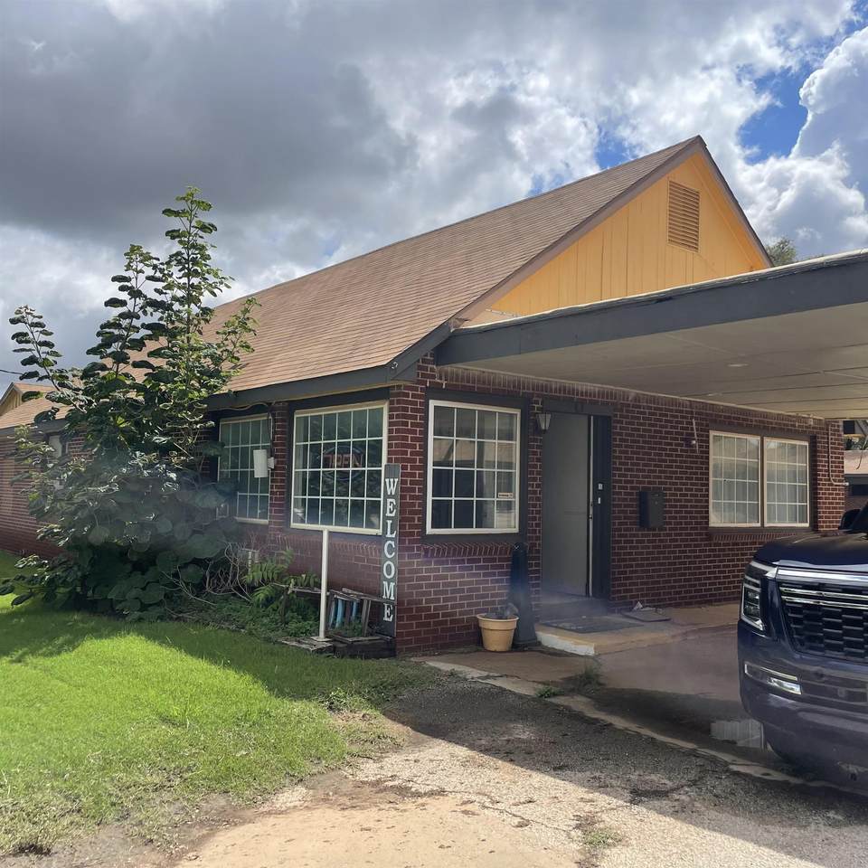 105 Oklahoma Blvd - Photo 1