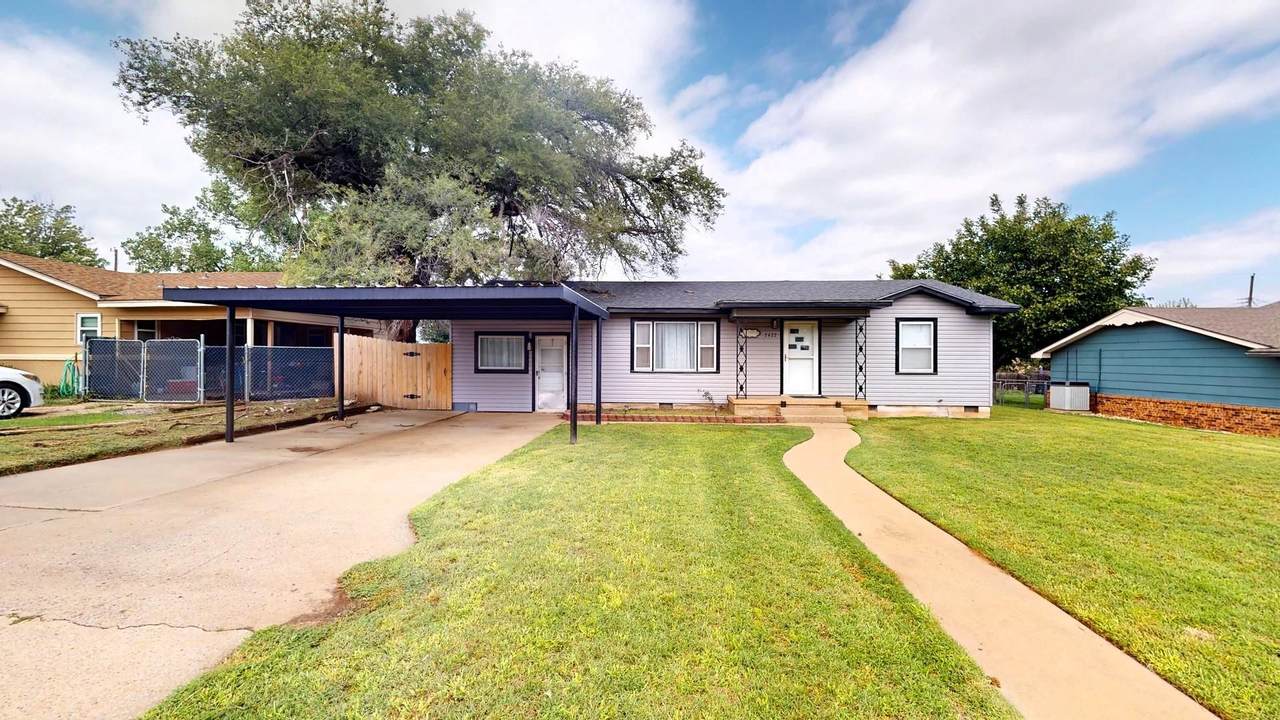 2422 Santa Fe Ave - Photo 1