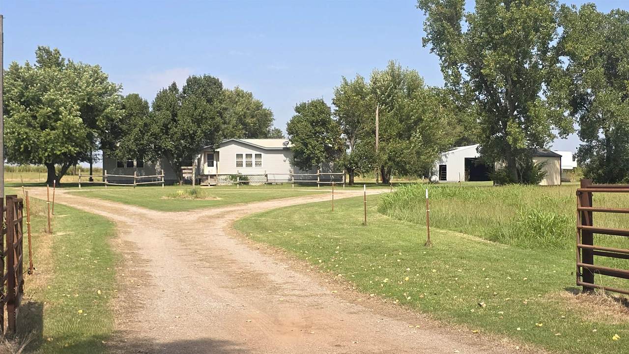 2802 Paradise Ln - Photo 1