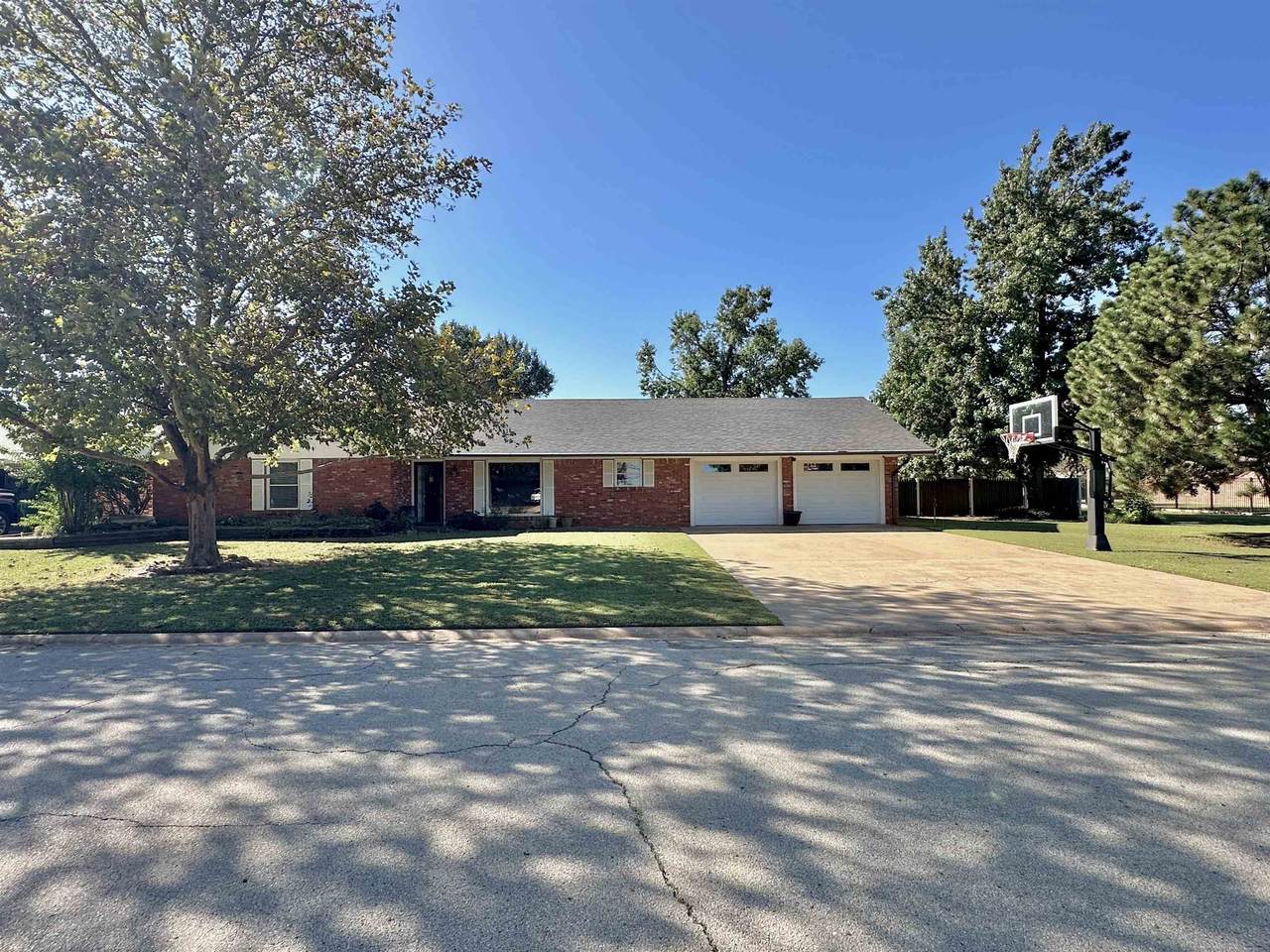 419 Riverview Dr - Photo 1