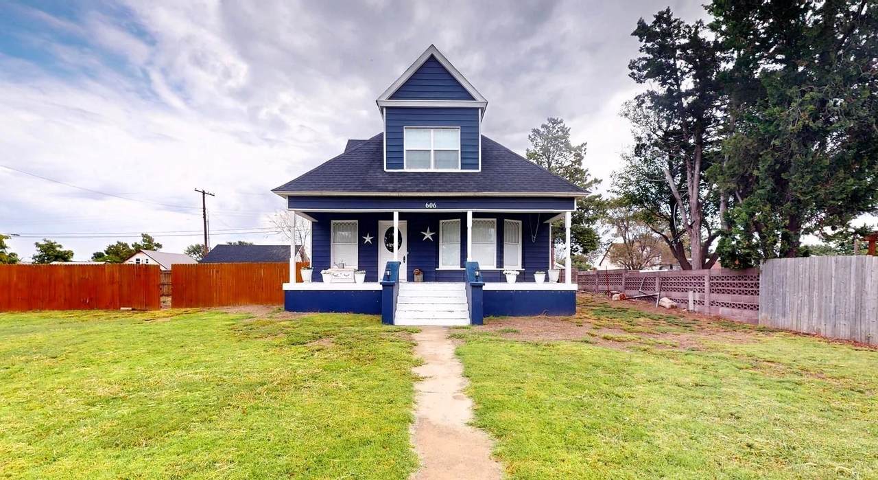 606 Locust St - Photo 1