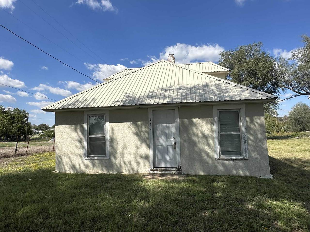 118 School St - Photo 1