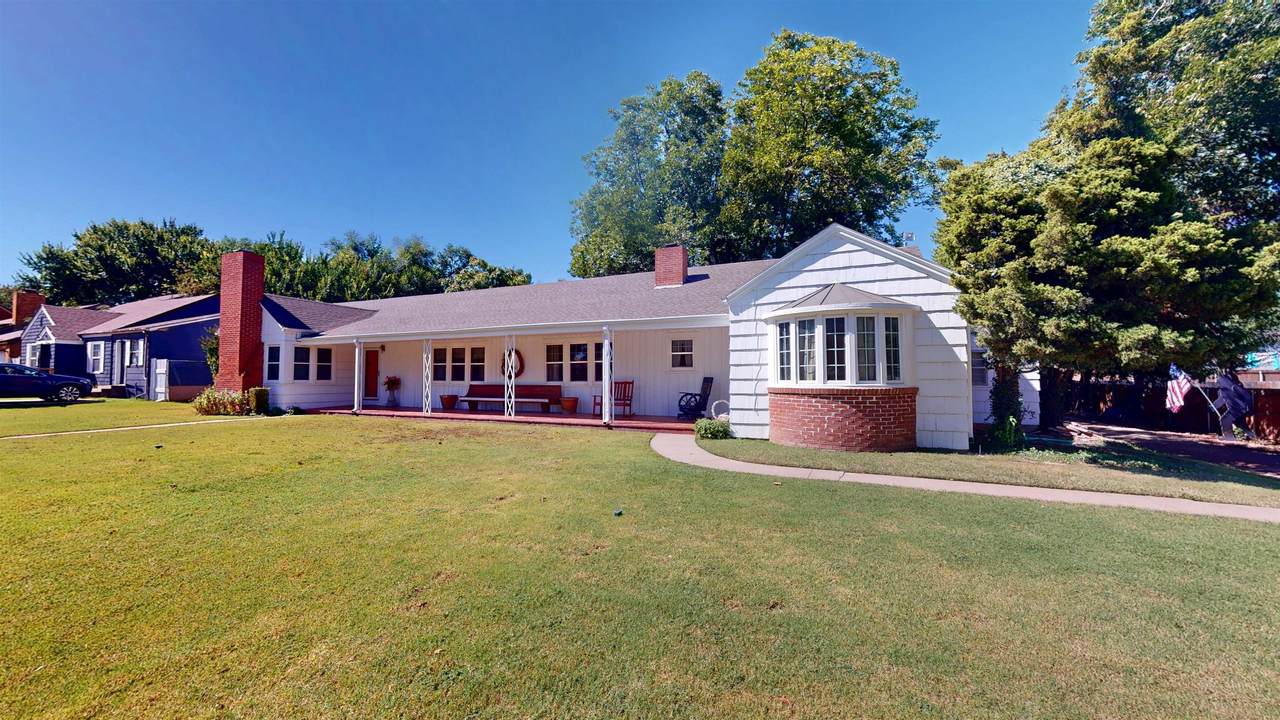 1635 Hillcrest Dr - Photo 1