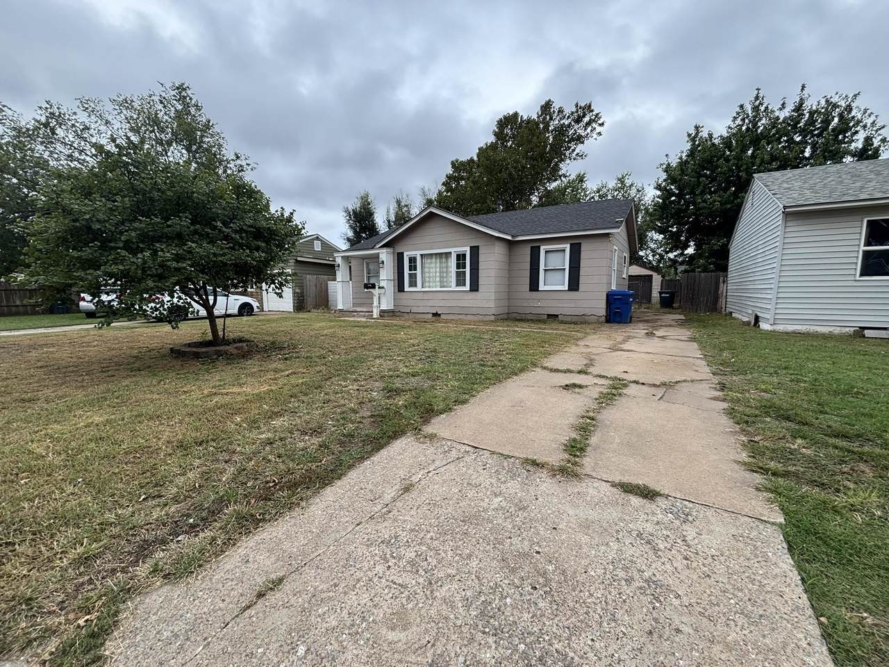 714 14th St - Photo 1