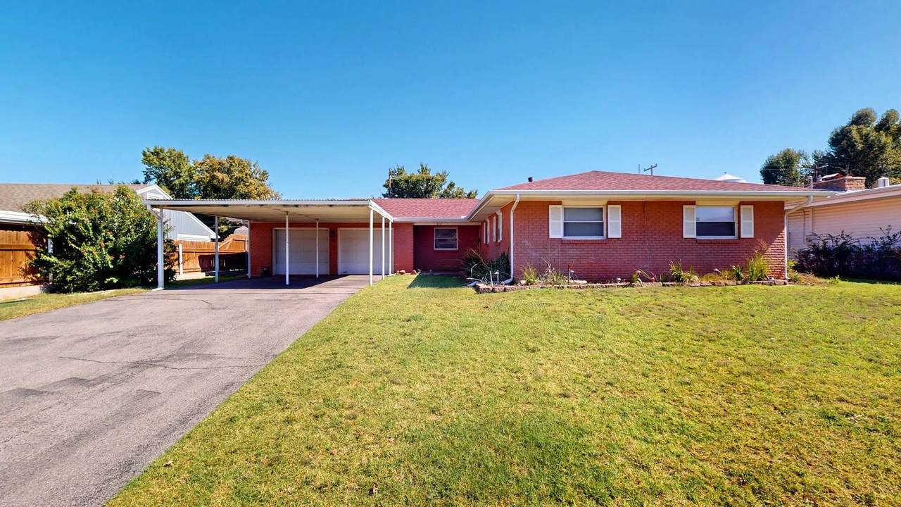 1812 Broadmoor Dr - Photo 1