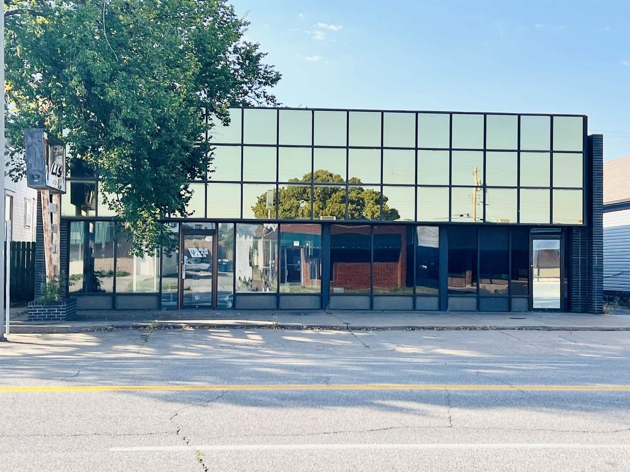 805 Maine St - Photo 1