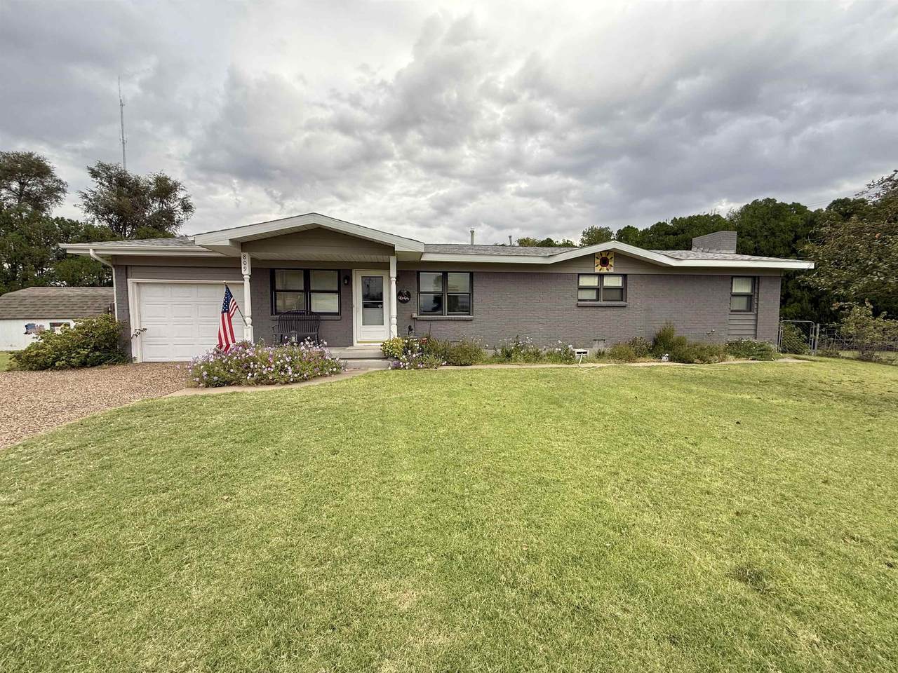 809 Oklahoma Dr - Photo 1