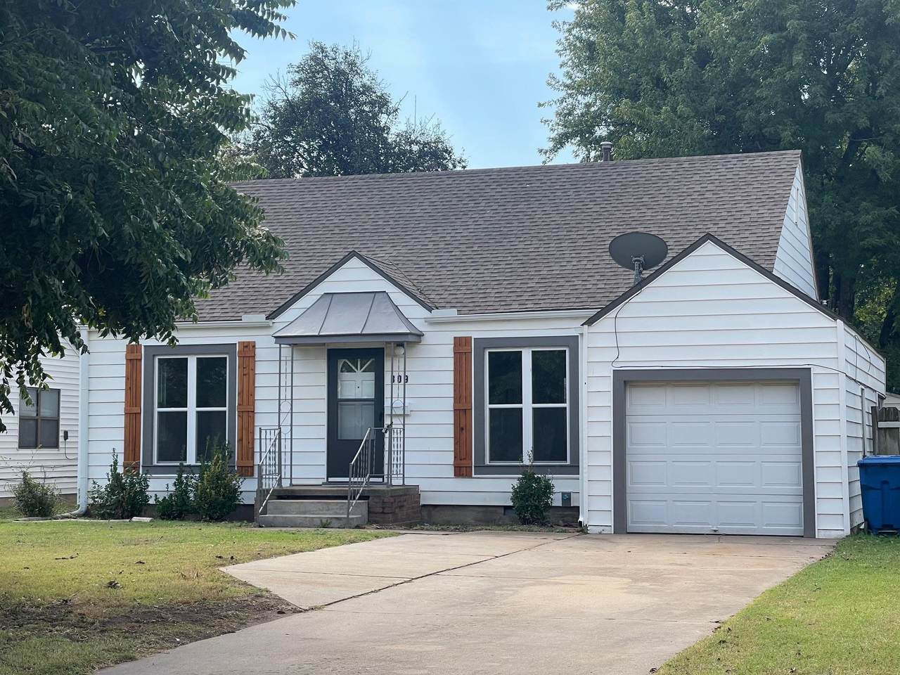 809 Indiana - Photo 1