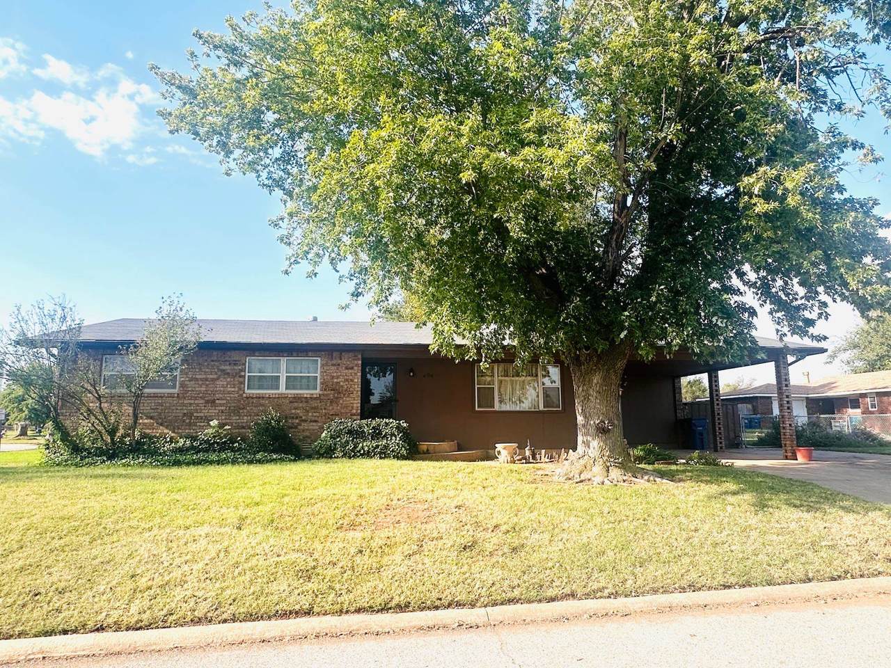 404 Chisholm Cir - Photo 1