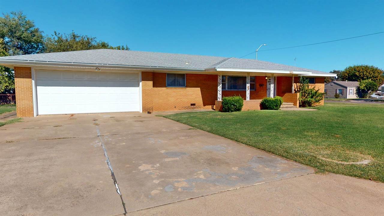 906 Elm Ave - Photo 1