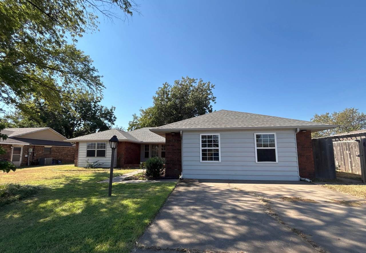 520 Candlewood - Photo 1