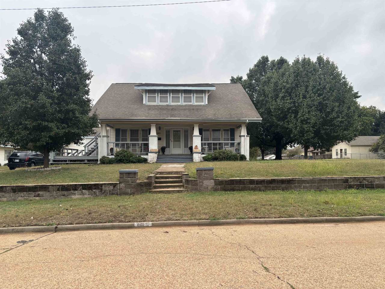 2005 Cherokee Ave - Photo 1