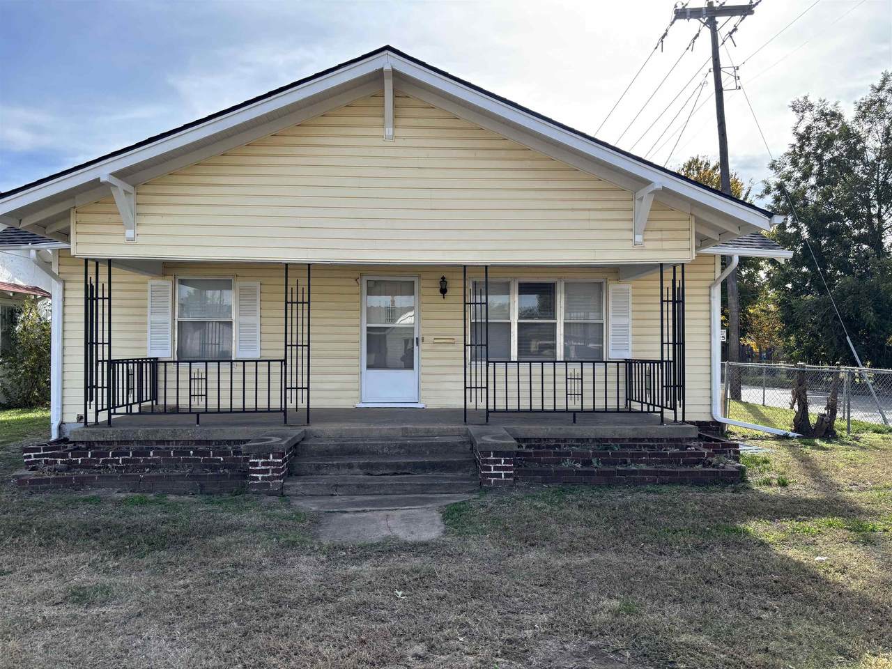 2001 Chestnut - Photo 1