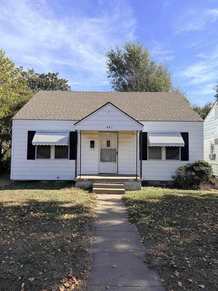 621 12th St - Photo 1