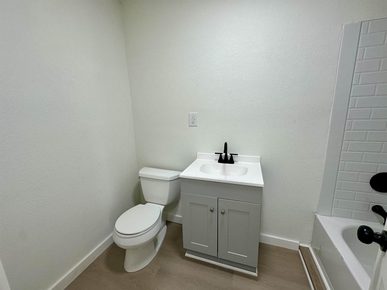 118 Cedar Ave - Photo 1