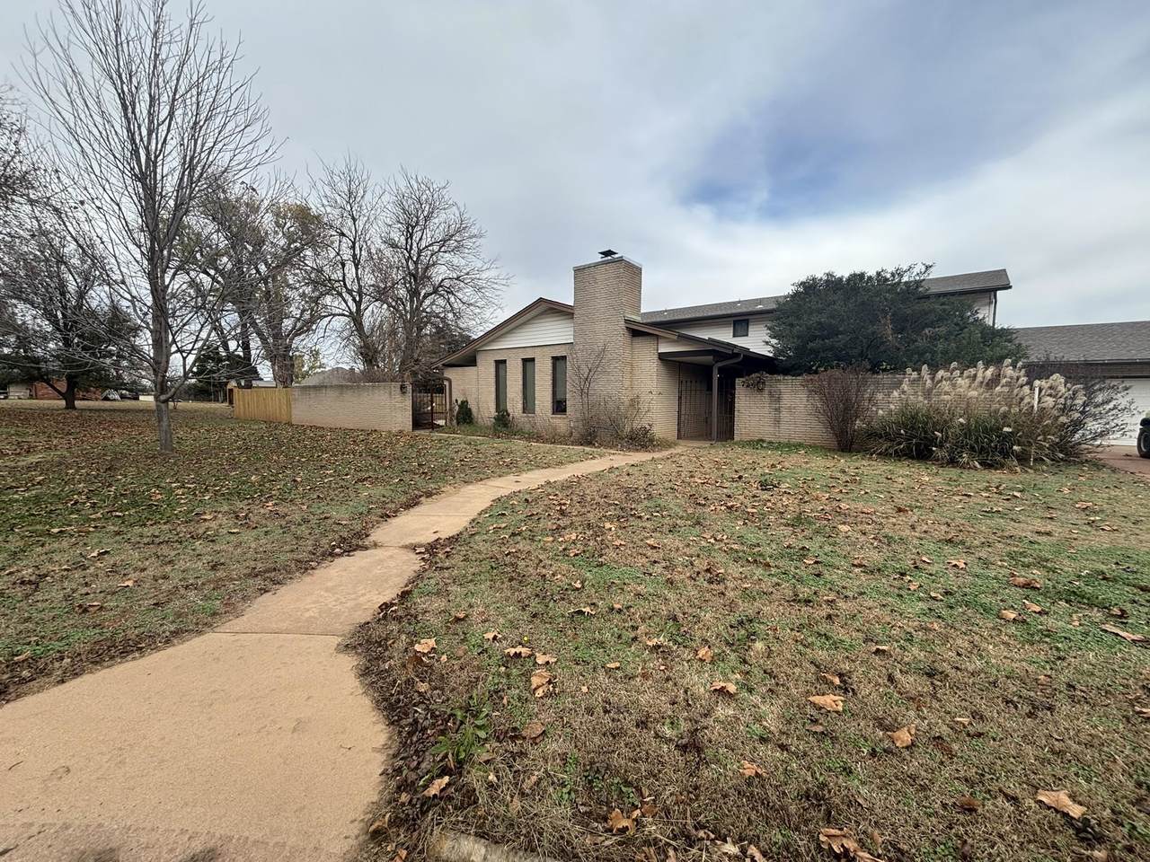 725 Morningside Pl - Photo 1