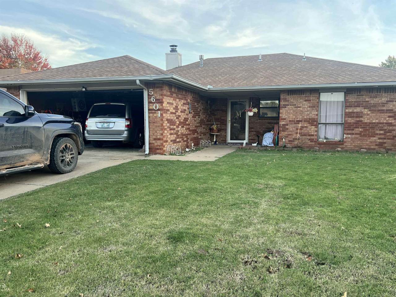 5601 Arrowhead Dr - Photo 1